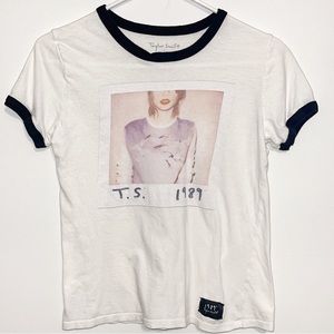 Taylor Swift 1989 Tour tee Small